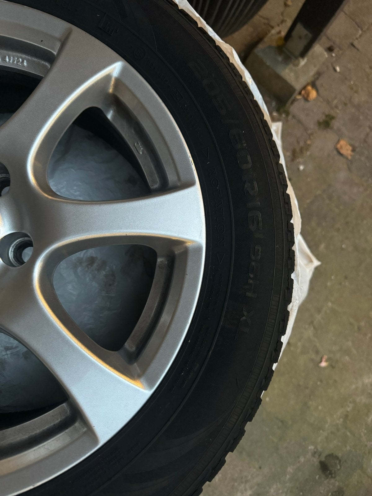 4 Winterbanden inclusief velgen 205/60/R16 96H XL, Gebruikt, 16 inch, Banden en Velgen, Personenwagen