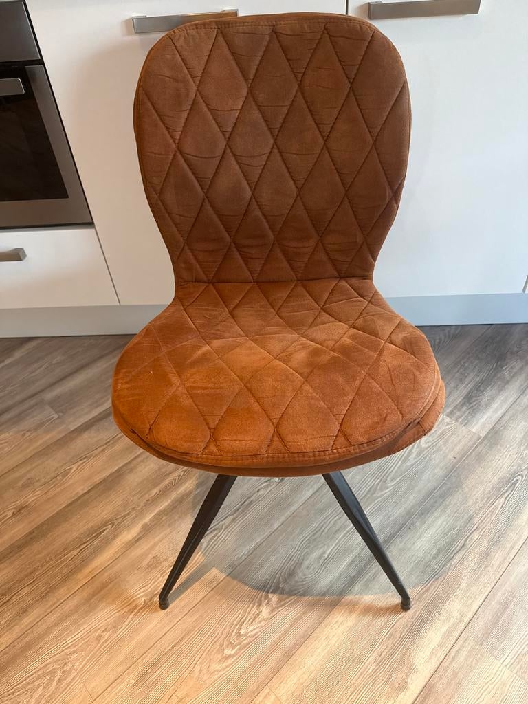 2x Moderne bruine eetkamerstoel met ruitpatroon, Huis en Inrichting, Stoelen, Ophalen, Bruin, Zo goed als nieuw, Eén