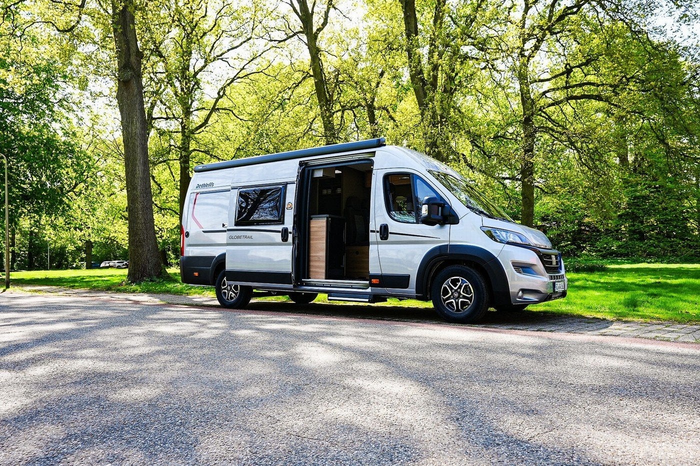 Dethleffs Globetrail 640 ER Advantage verwacht (bj 2024), Caravans en Kamperen, Automaat, Buscamper of Camperbus, 6 tot 7 meter