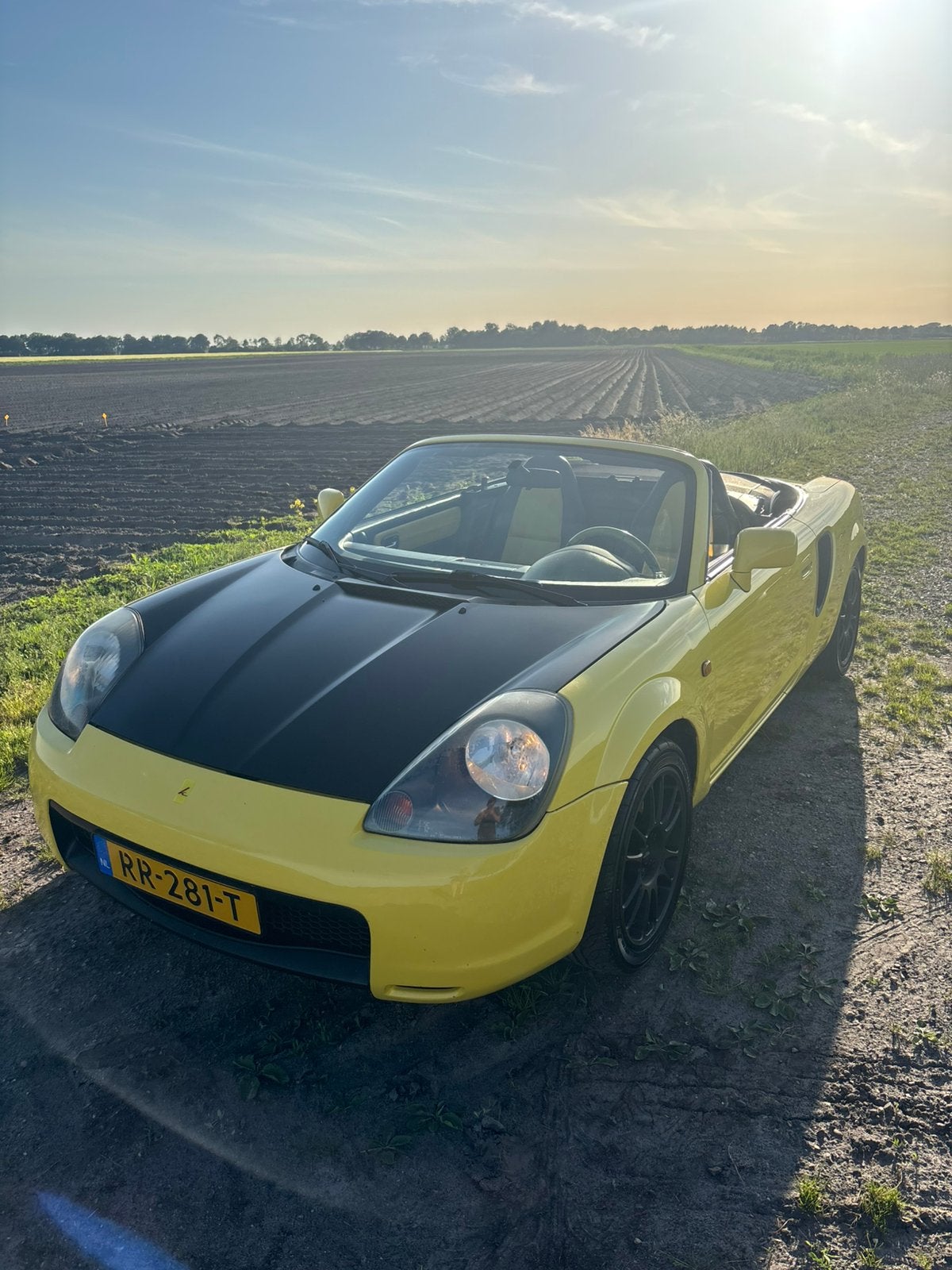 Toyota MR2 1.8 16V 2000 Geel hardtop nieuwe apk, Auto's, Toyota, 4 cilinders, Cabriolet, Handgeschakeld, Lederen bekleding