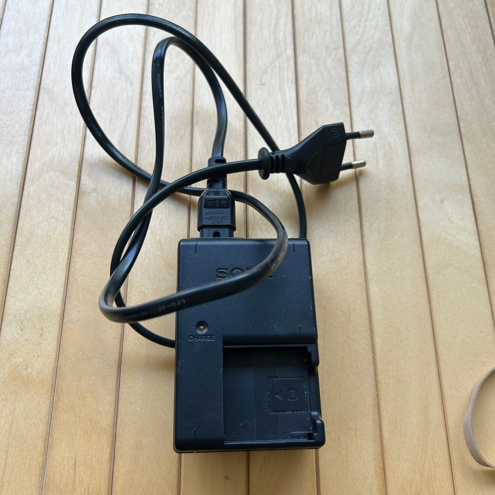 Sony BC-CSGB batterijlader (voor Cyber-shot G-Type accu), Ophalen of Verzenden, Gebruikt