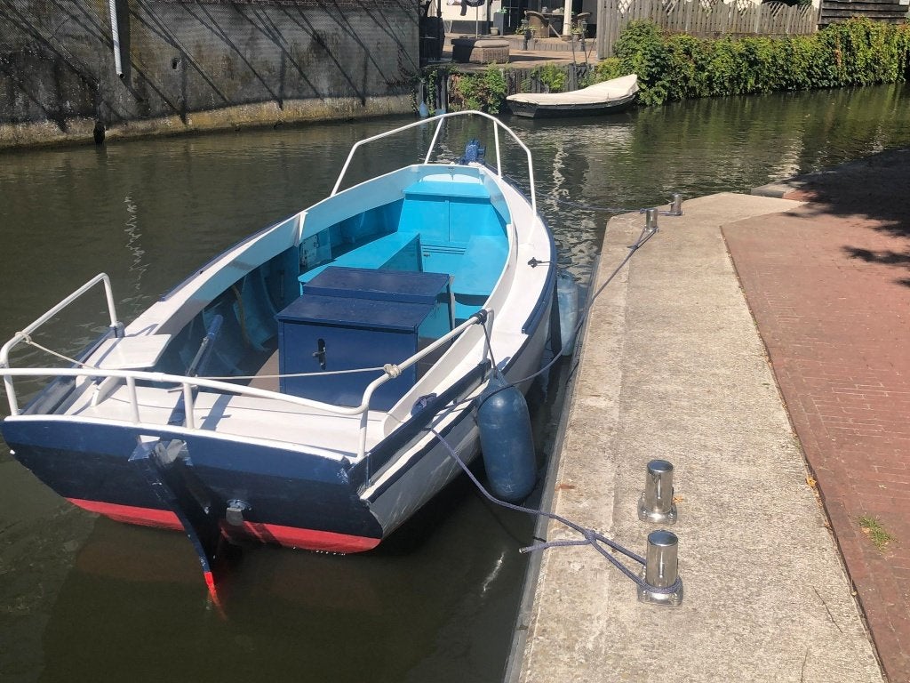 Degelijke, mooie Franse sloep, Ophalen, Binnenboordmotor, Tot 1.00 meter, Diesel