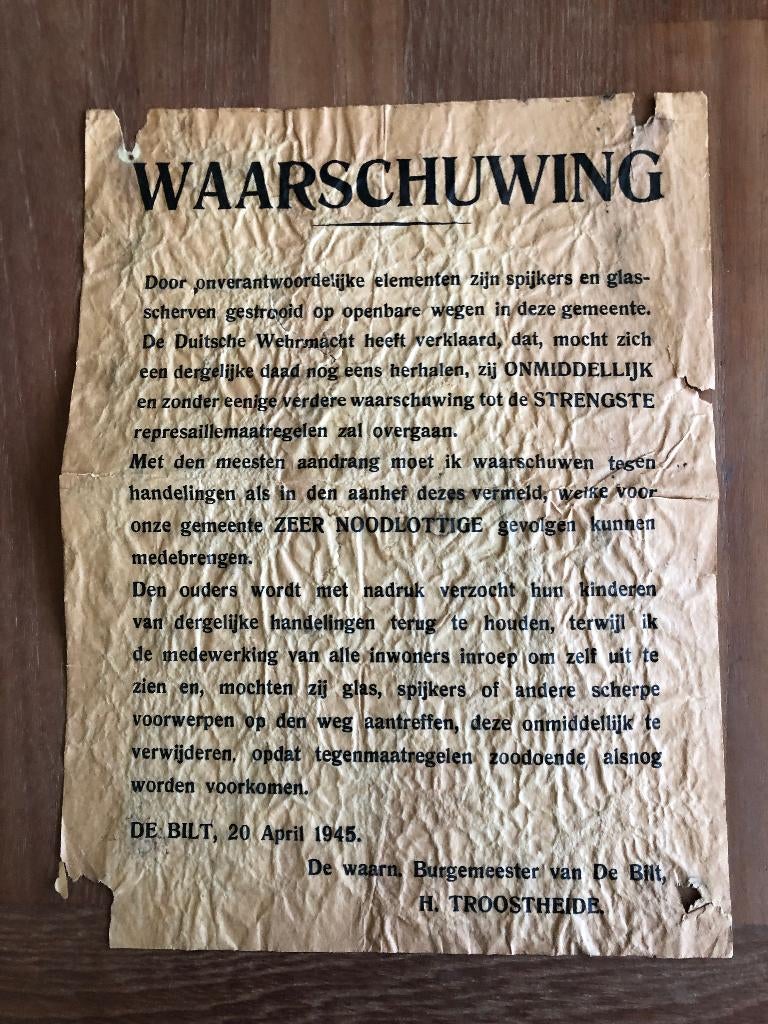 De Bilt 20 April 1945. Aanplakbiljet: WAARSCHUWING. Onver-, Verzenden, Overige onderwerpen, Tweede Wereldoorlog, Gelezen