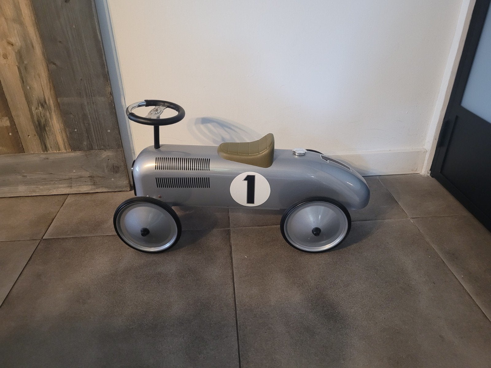 Loopauto zilverkleurig met nummer 1, Ophalen, Gebruikt