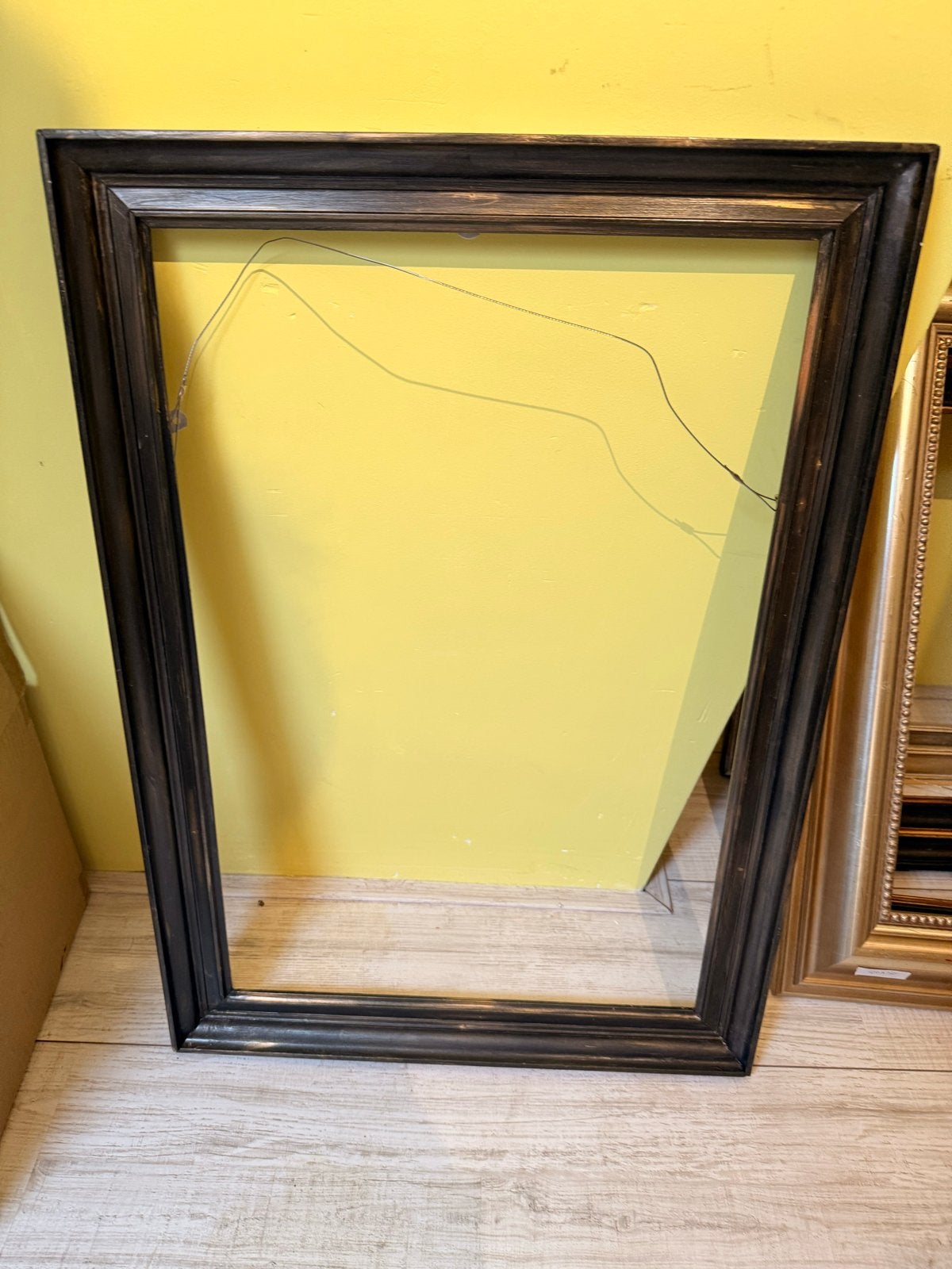 Zwarte houten lijst met gouden accenten 40x60cm, Gebruikt, Schilderijlijst, Ophalen of Verzenden, Hout