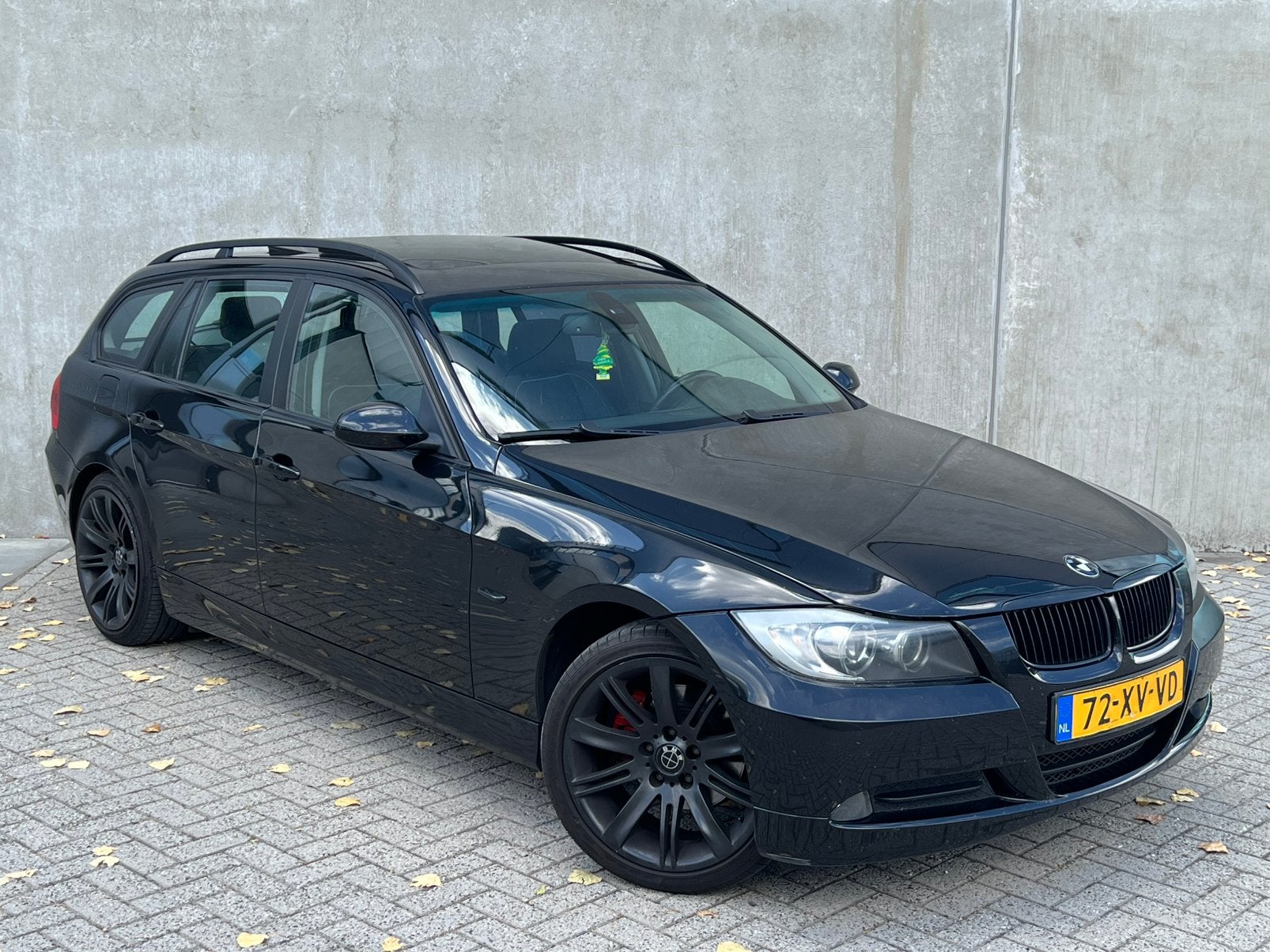 Zwarte BMW 3-Serie 320i E91 Touring 170PK/PanoramaDak/AC/NAP, 1995 cc, Zwart, 4 cilinders, Zwart