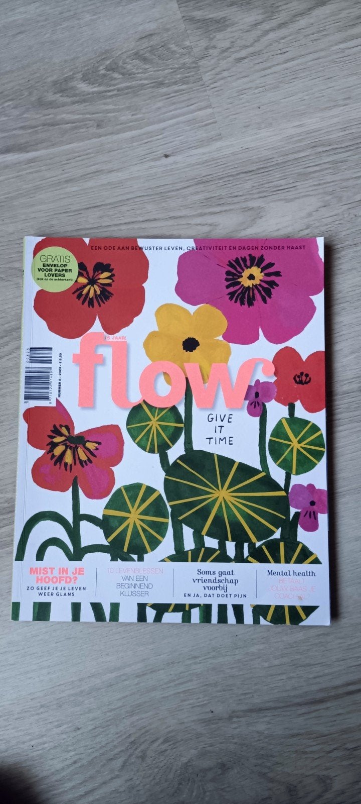 Flow magazine nummer 8 - 2023 - Give it time, Boeken, Ophalen of Verzenden, Gelezen, Damesbladen
