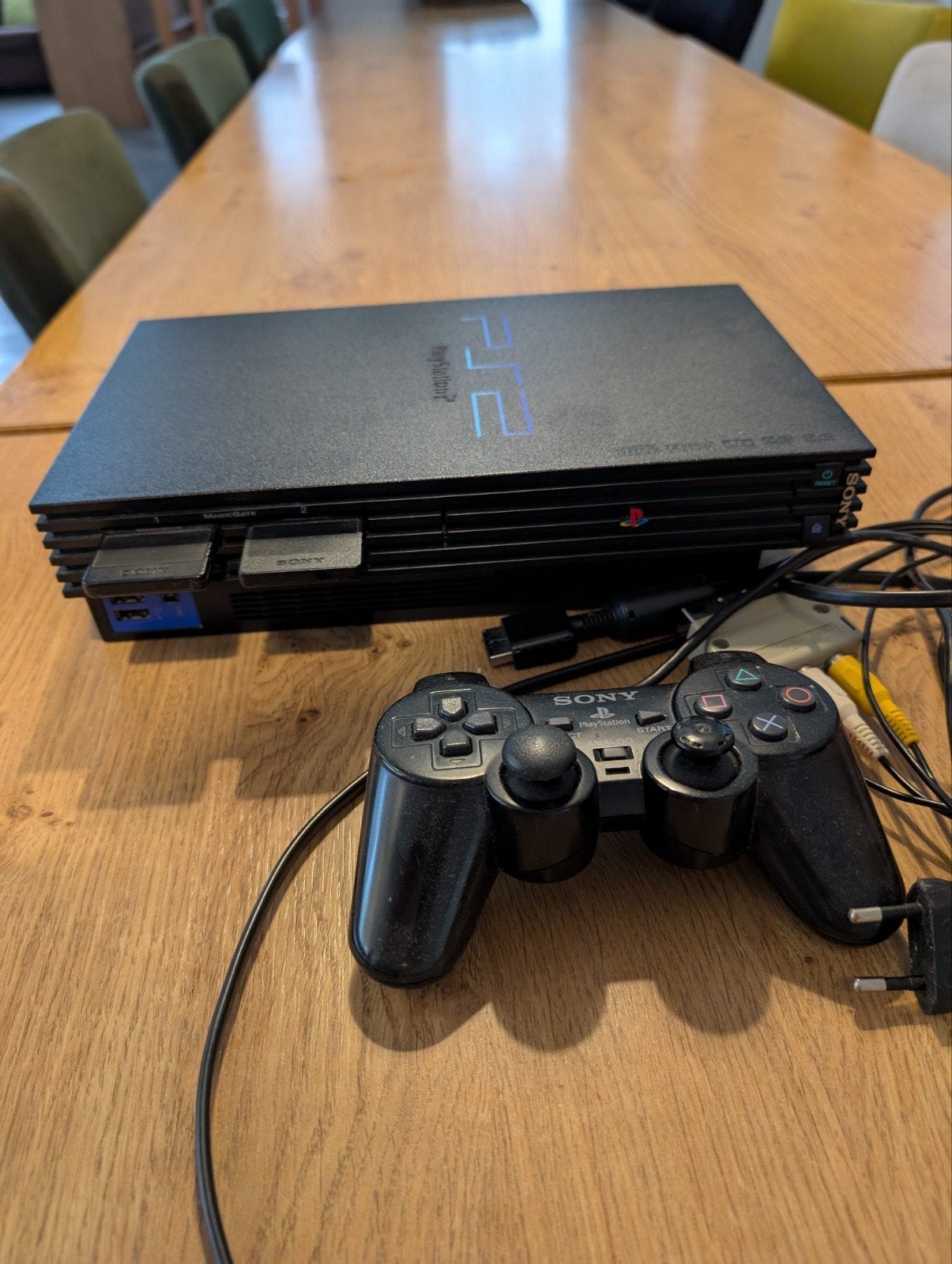 Sony PlayStation 2 (PS2) Slim - Compleet met controller, Spelcomputers en Games, Ophalen, Gebruikt, Zwart, Met 1 controller