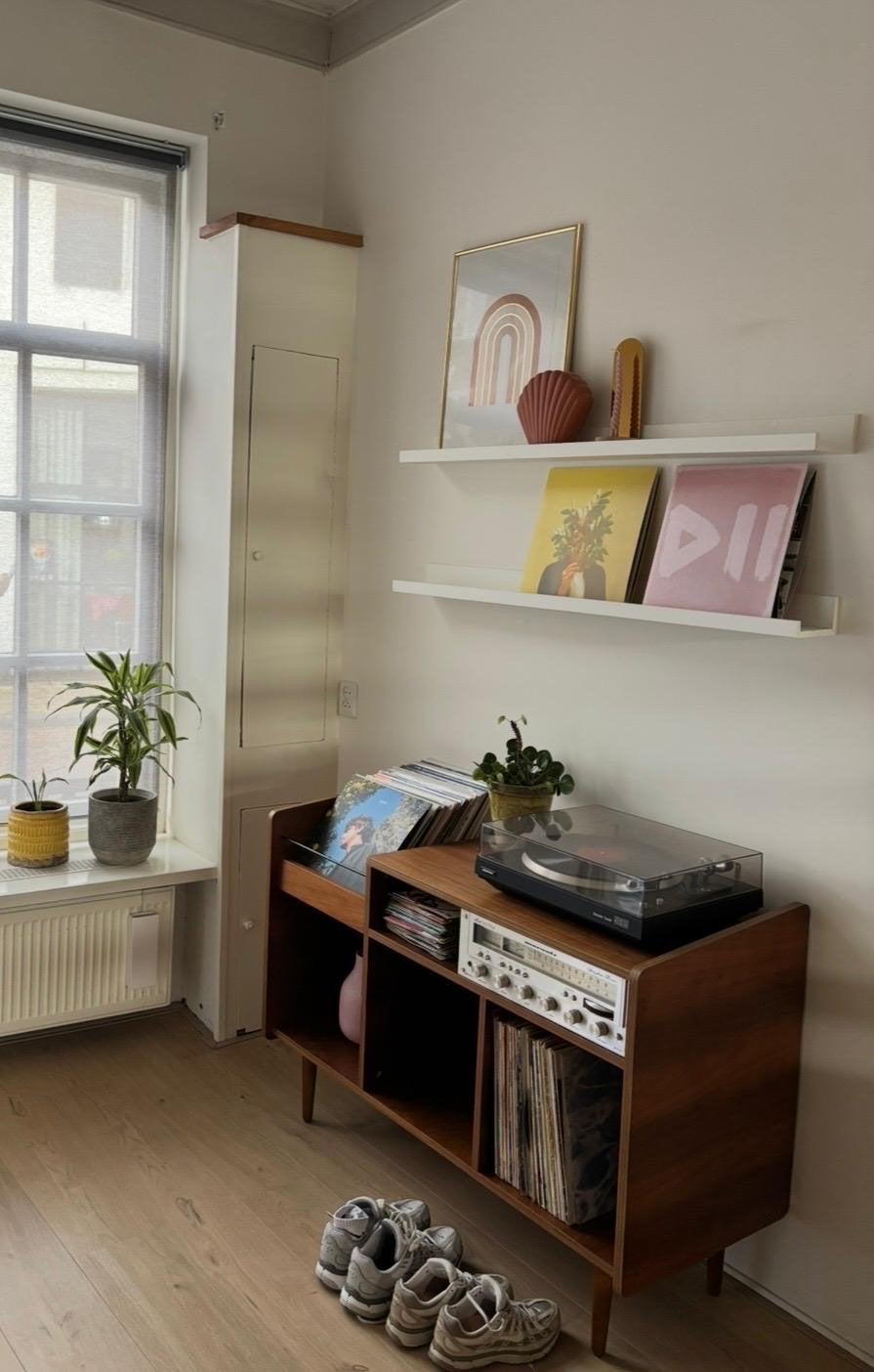 Vintage vinylmeubel / platenspelerkast – notenhout, Ophalen, Gebruikt