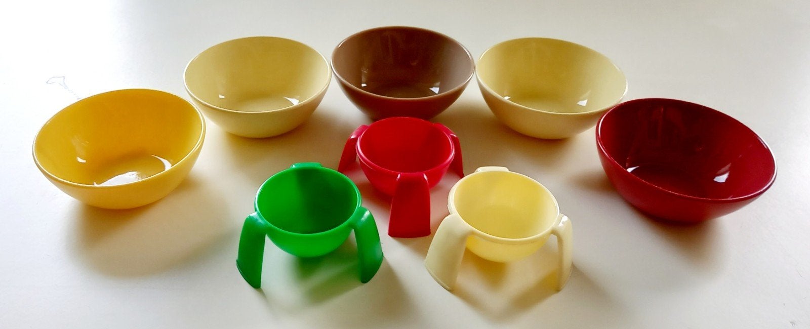 Vintage jaren 50 plastic schaaltjes en eierdopjes 8 stuks, Verzamelen, Ophalen of Verzenden, Huis en Inrichting