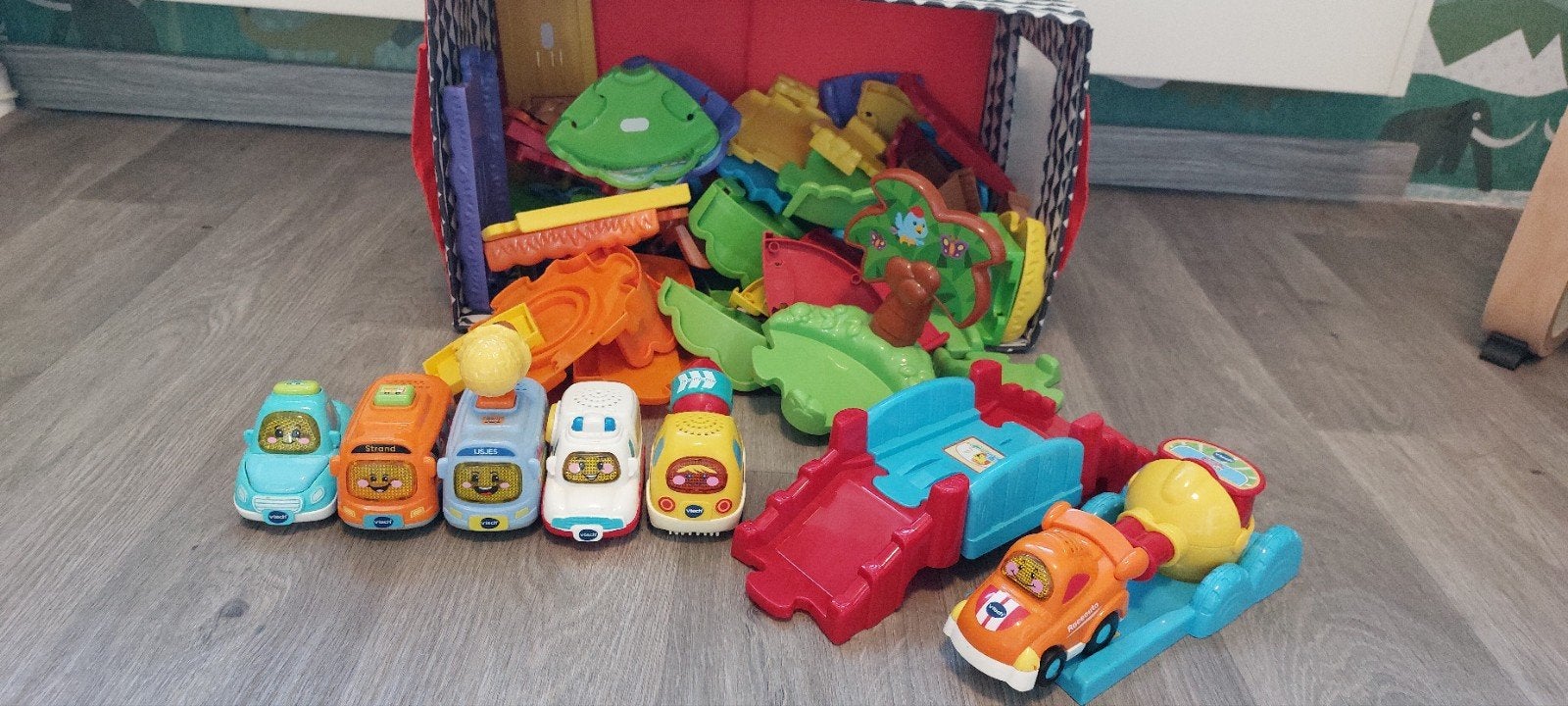 Toet toet baanstukken + auto's, Ophalen of Verzenden