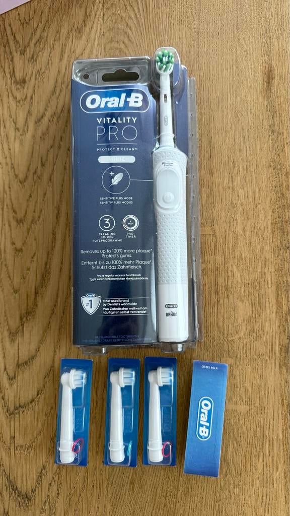 Oral-B Vitality Pro elektrische tandenborstel+opzetborstels, Ophalen of Verzenden, Nieuw, Mondverzorging