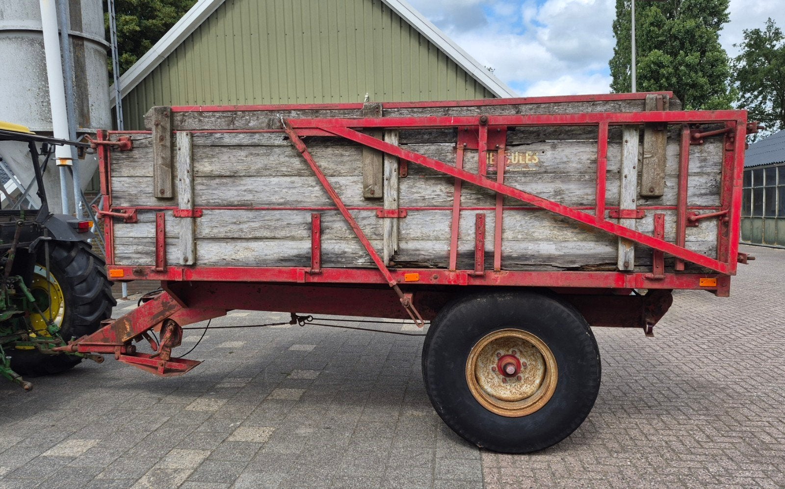 kieper. Jako weidesleep. Hekamp hydraulische grondbak, Ophalen, Weidebouw