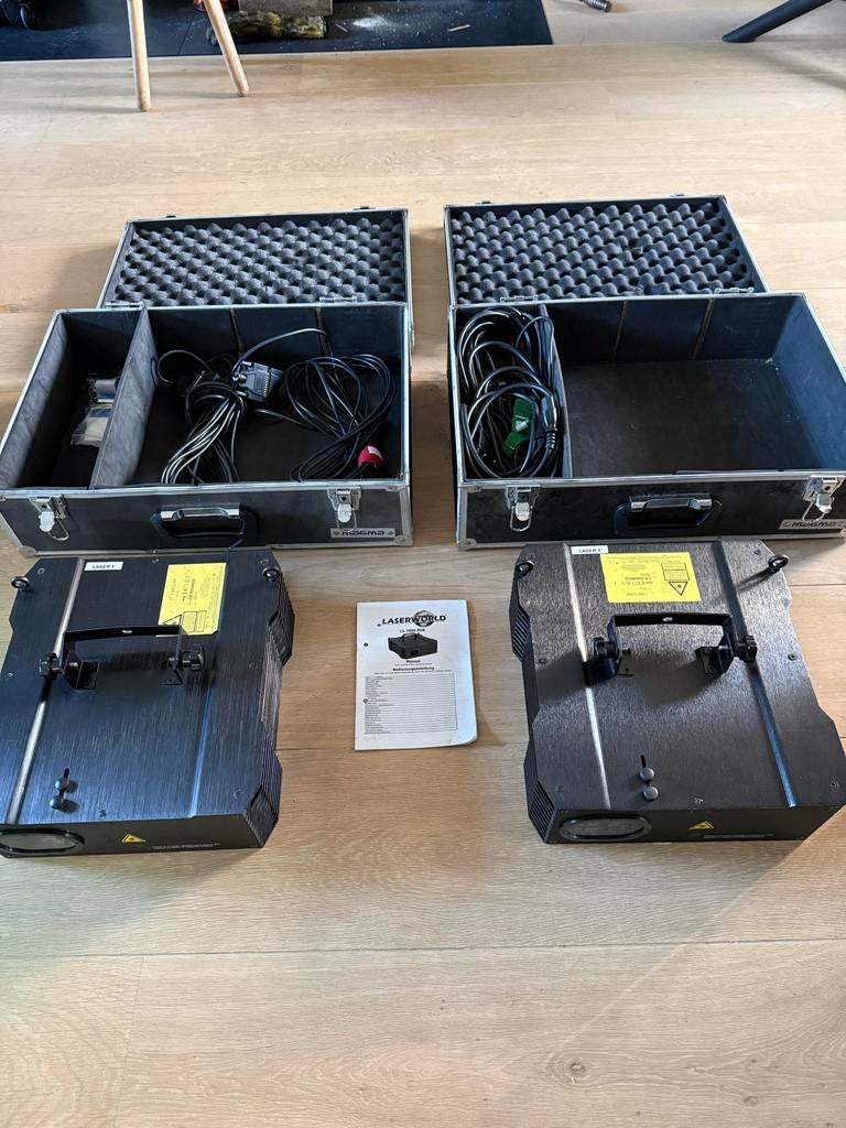 2x Laserworld CS2000 RGB laser met software en flightcases, Ophalen of Verzenden, Gebruikt, Laser, Kleur