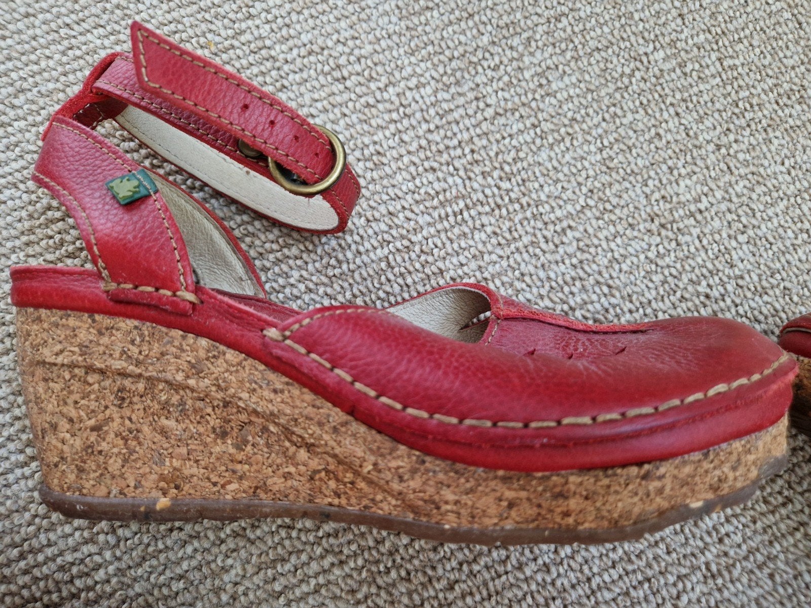 El Naturalista/ Rode leren sandalen met sleehak, nieuwst  37, Zo goed als nieuw, Rood, Sandalen of Muiltjes, El Naturalista