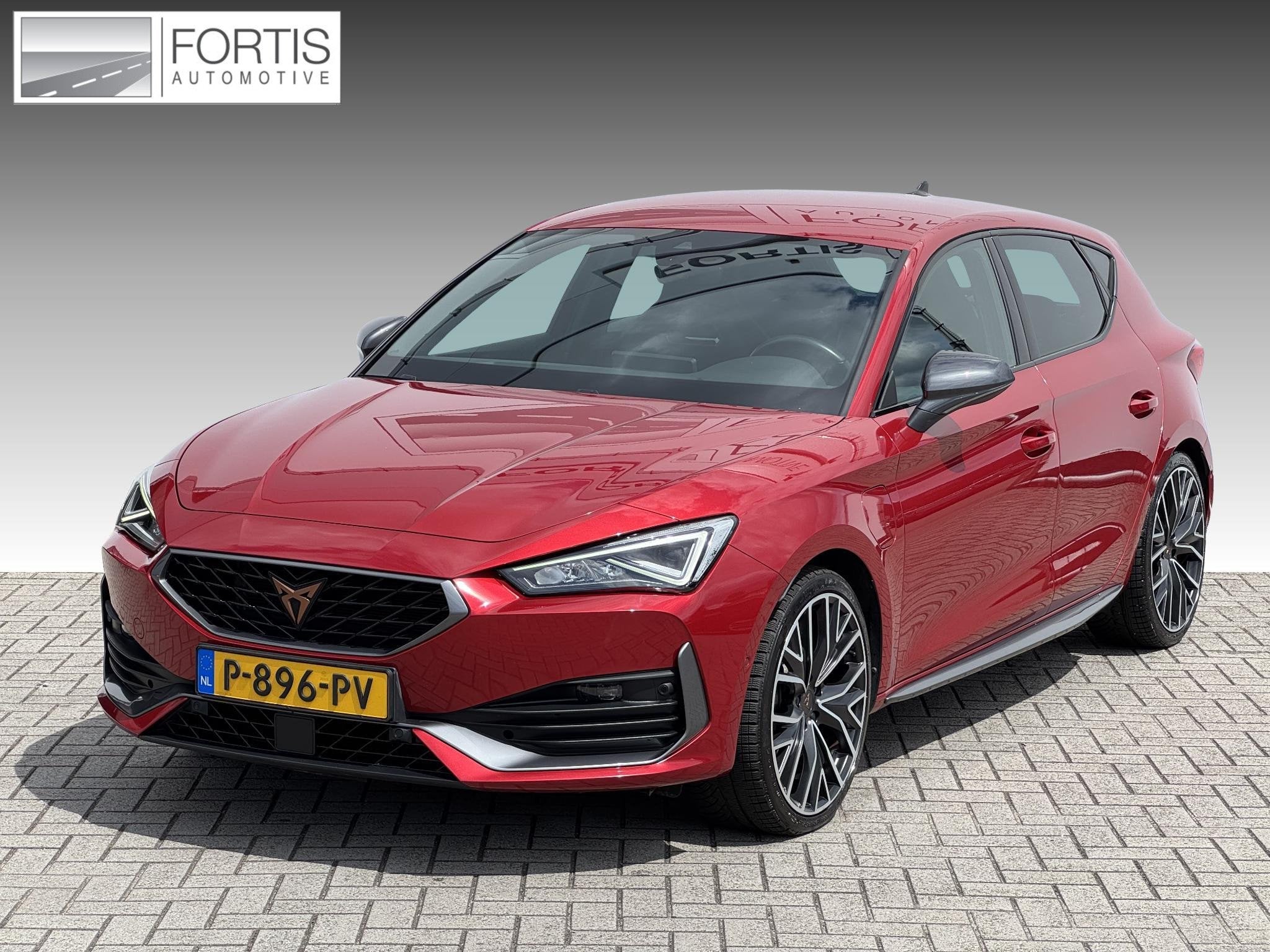 CUPRA Leon 1.4 e-Hybrid VZ Adrenaline NL-AUTO | 1/2 LEDER |, Auto's, Gebruikt, 4 cilinders, Leon, Hybride Elektrisch/Benzine