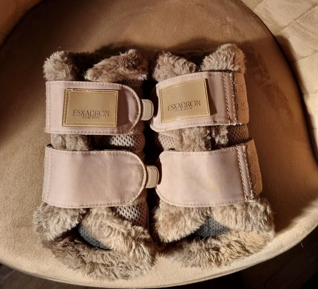 Eskadron peesbeschermers taupe/beige bont maat S, Ophalen of Verzenden, Zo goed als nieuw