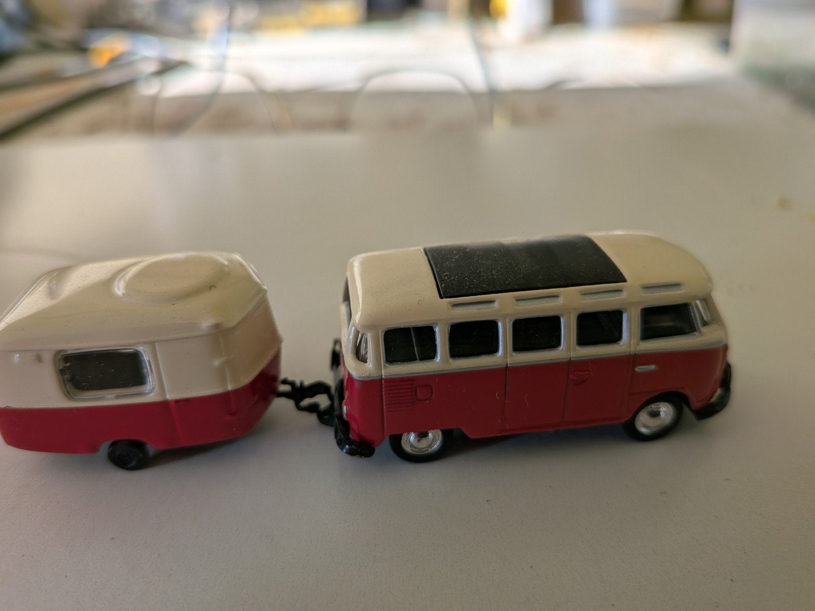 Volkswagen busje met caravan - HO schaal, Ophalen of Verzenden, Gebruikt, Overige typen, Overige merken