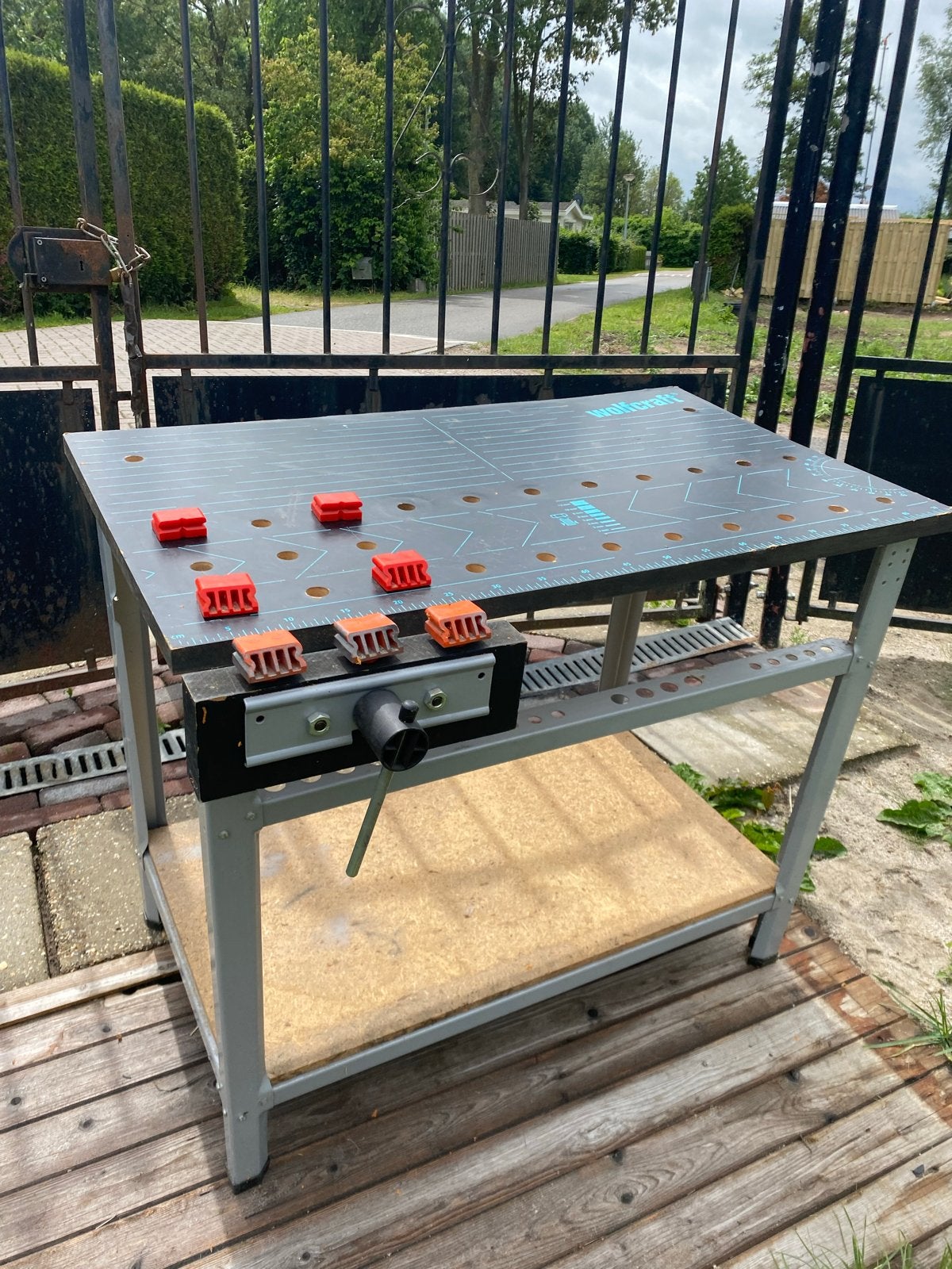 Werkbank met bankschroef, Doe-het-zelf en Verbouw, Werkbanken, Ophalen of Verzenden, Gebruikt, 70 tot 120 cm, Bankschroef