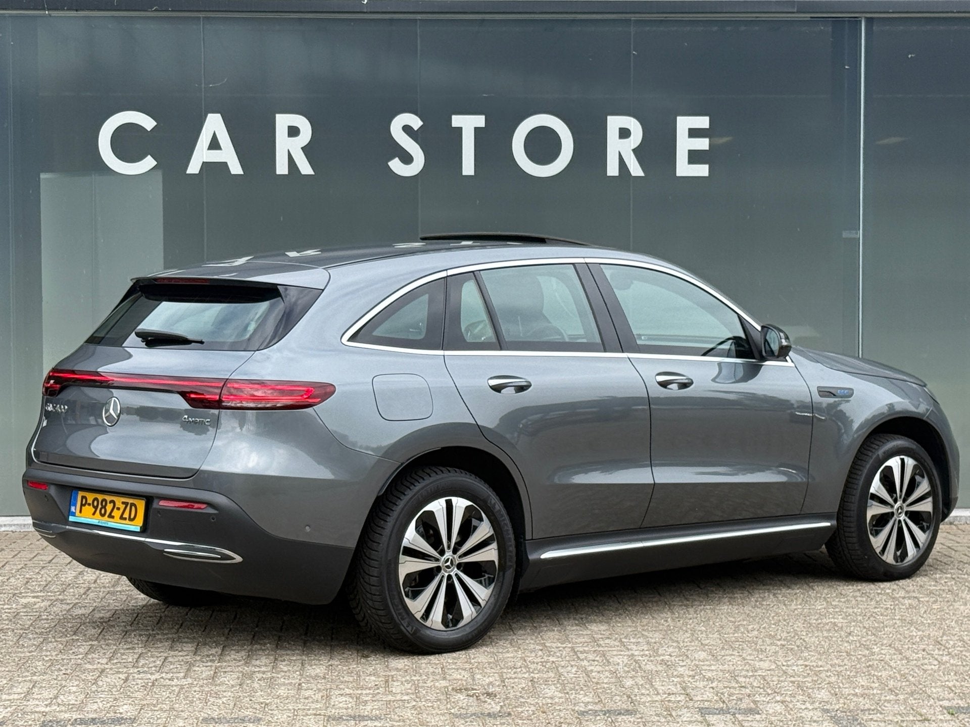 Mercedes-Benz EQC 400 4MATIC Luxury 80 kWh 98% SOH PANO|ADAP, Automatische klimaatregeling, Zwart, 80 kWh, Vierwielaandrijving