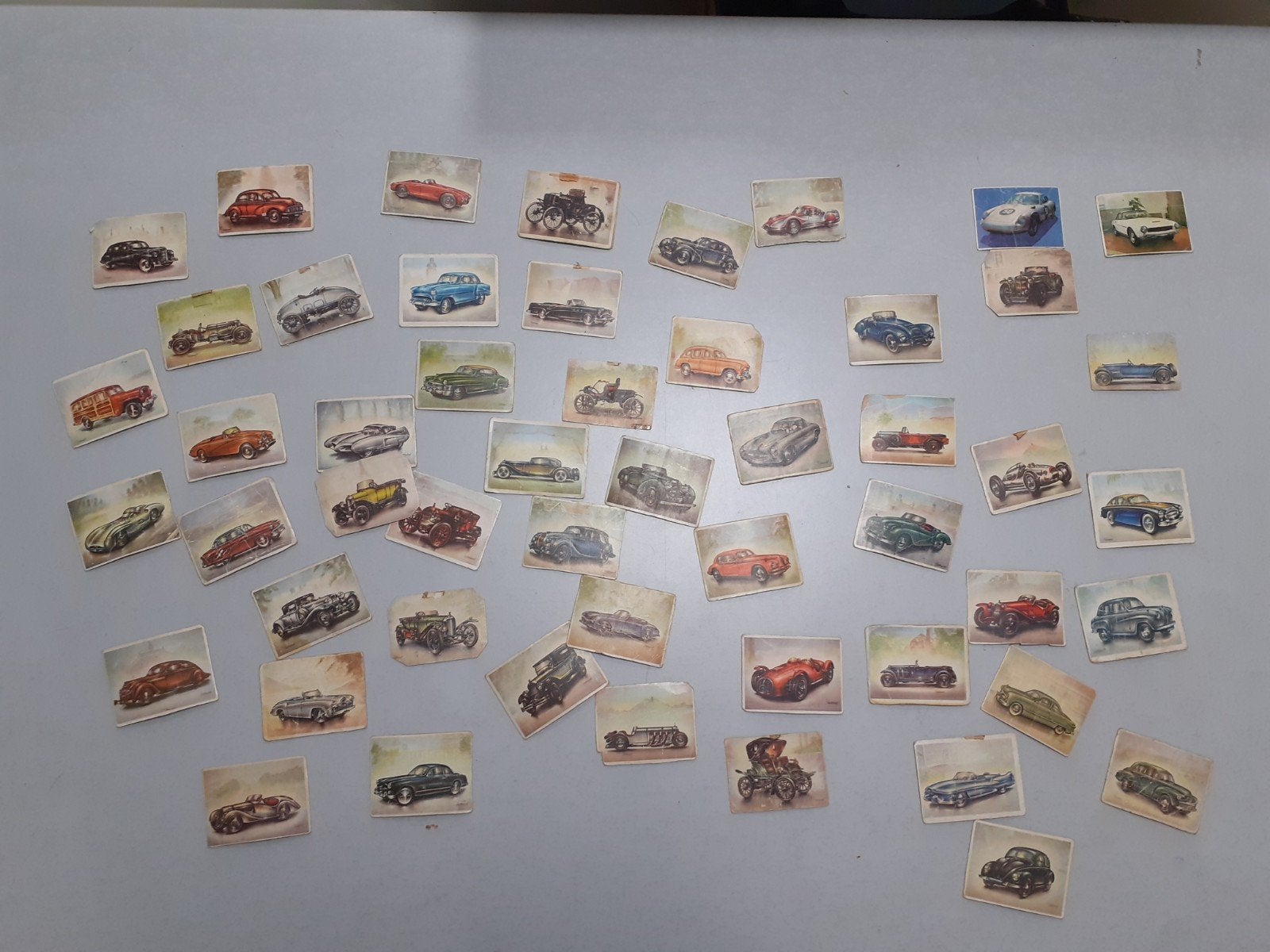 Oude verzameling autoplaatjes Verginia sigaretten 1950, Verzenden