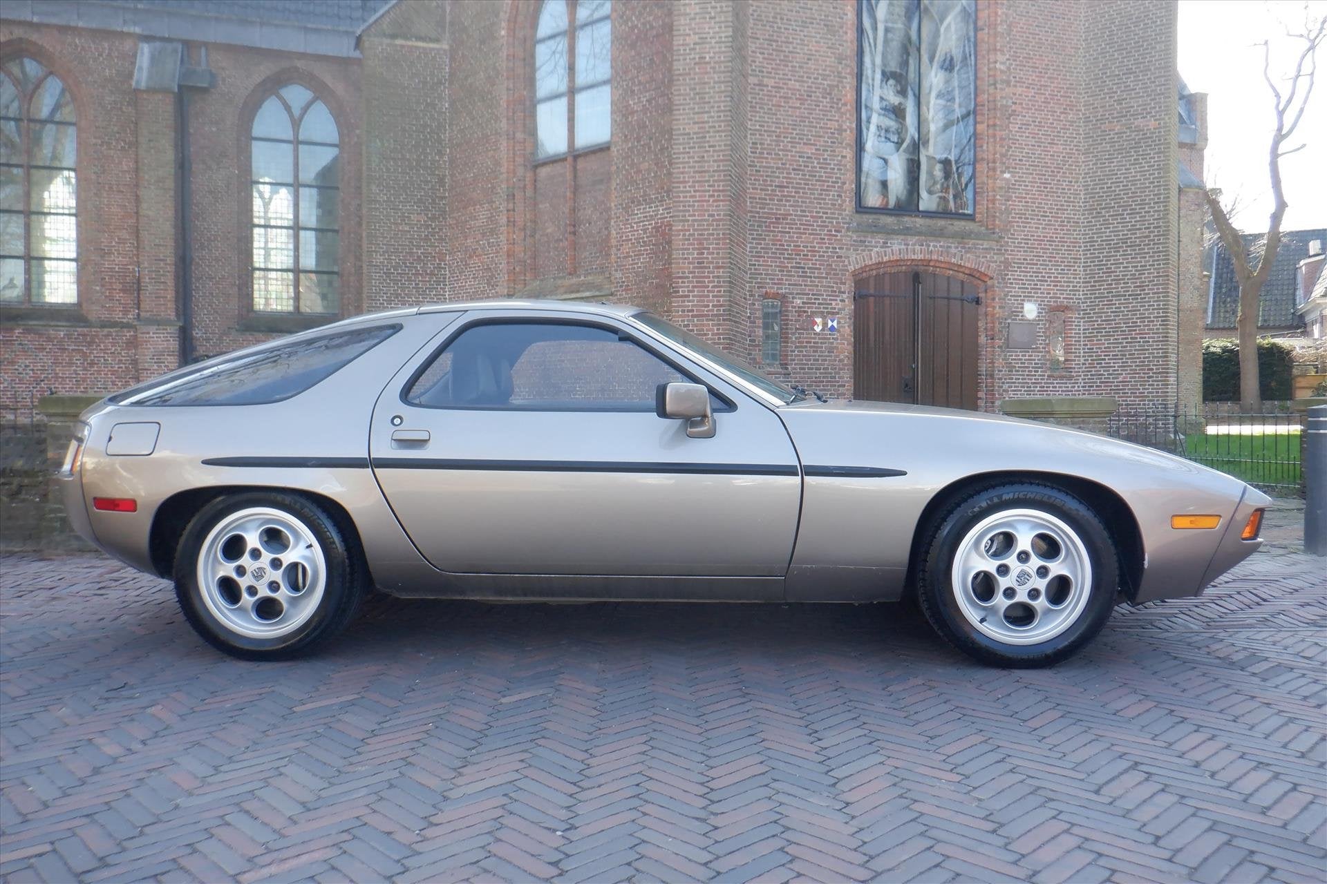 Porsche 928 4.5 handgeschakeld - schuifdak, Auto's, 4 stoelen, 4474 cc, Open dak, Coupé