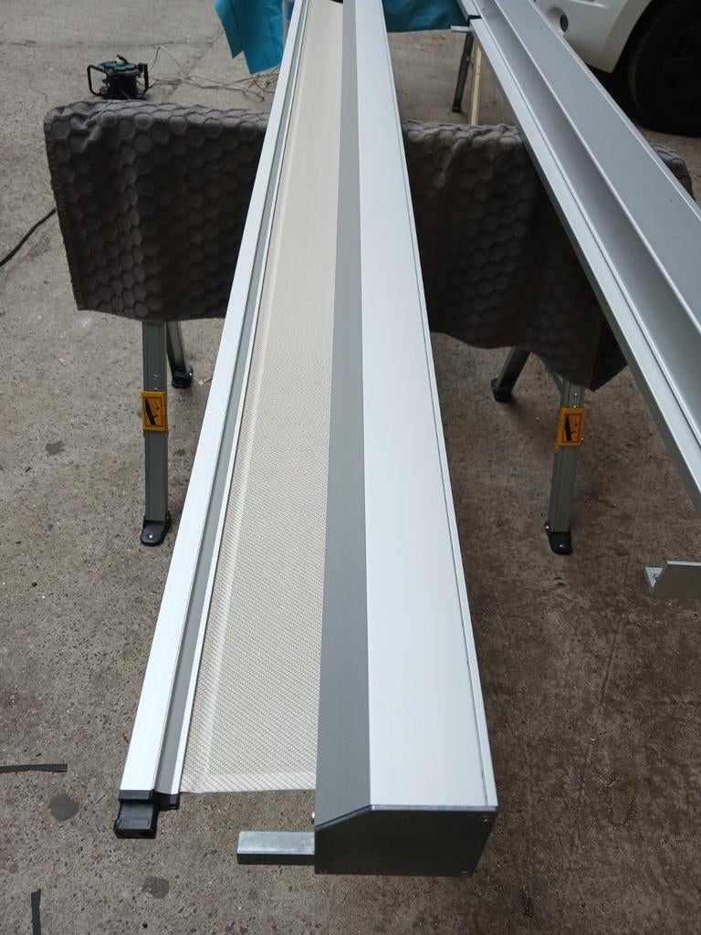 nieuw in verpakking screen 426 x 140 electrisch., Ophalen, Nieuw, Wit, 100 tot 150 cm