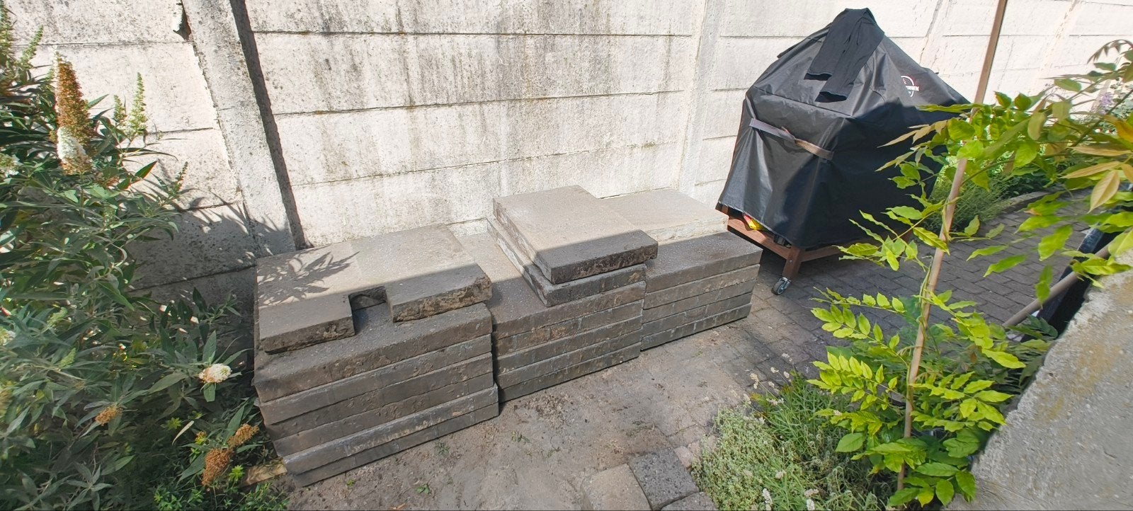 Gratis 16 hele tegels: 62.5x62.5x7 cm ca. 60kg/st, Ophalen