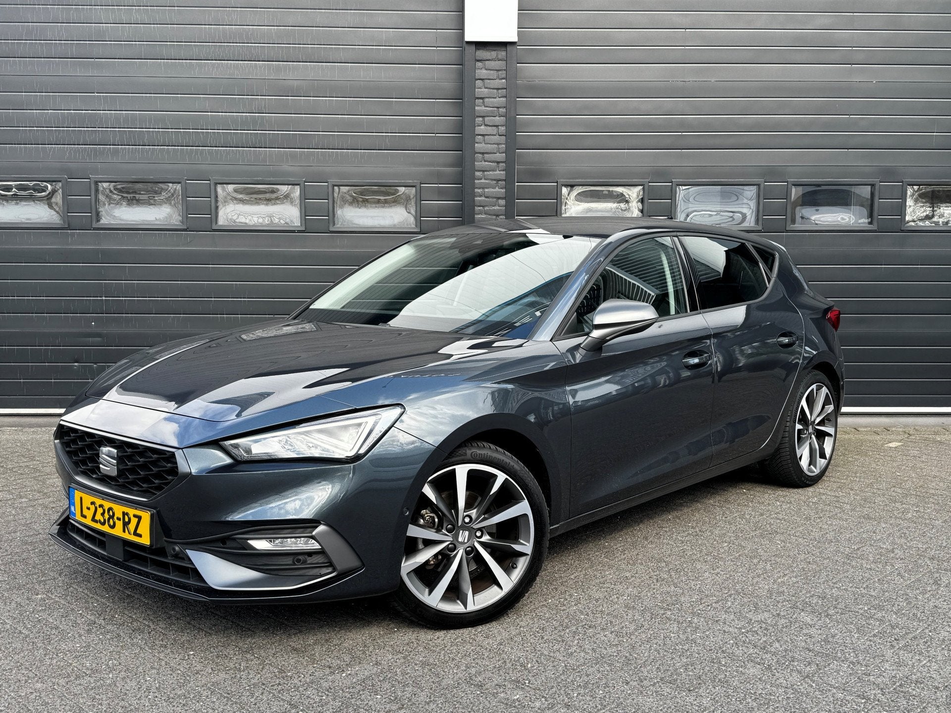SEAT Leon 1.5 eTSI 150PK Automaat FR Launch Edition | Cruise, 4 cilinders, 150 pk, Leder en Stof, Bedrijf