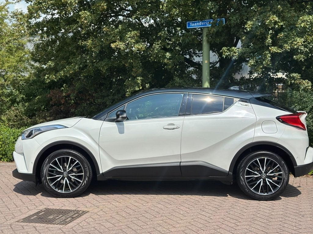 Toyota C-HR 1.2 Executive Bi-Tone Mag 1100KG Trekken, Auto's, Toyota, Automaat, 12 maanden, Gebruikt, Euro 6