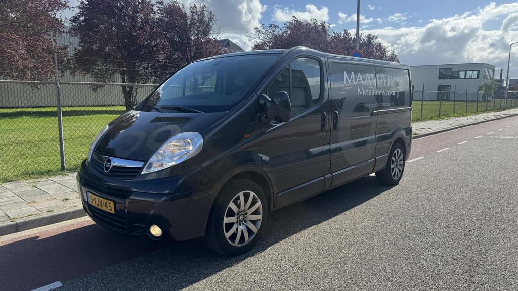 Opel Vivaro 2.5 CDTI L2H1 Airco/2x schuifdeur/Trekhaak/Cruis, Voorwielaandrijving, 145 pk, Gebruikt, 4 cilinders