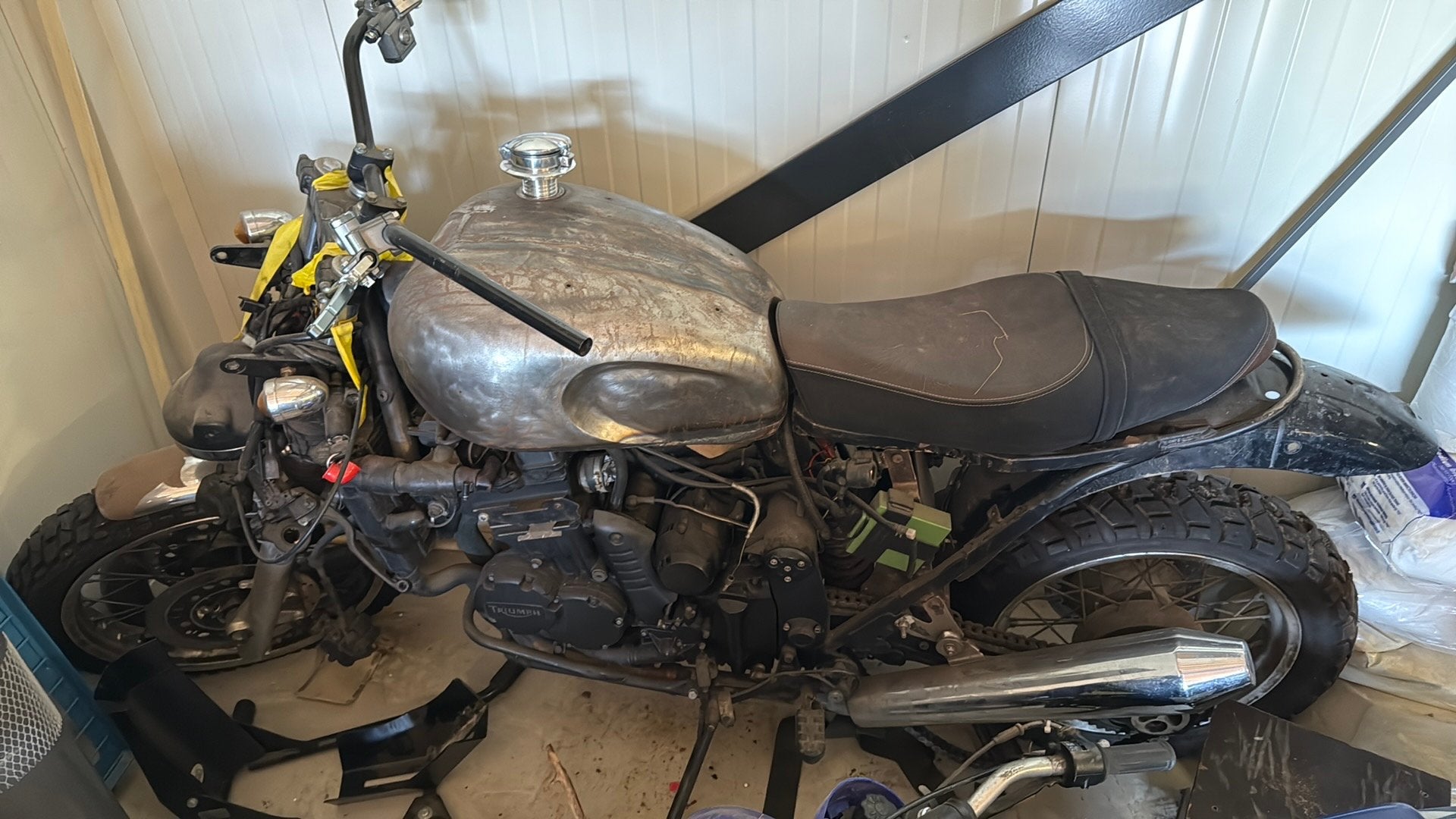 Triump tiger 900 3 cilimder