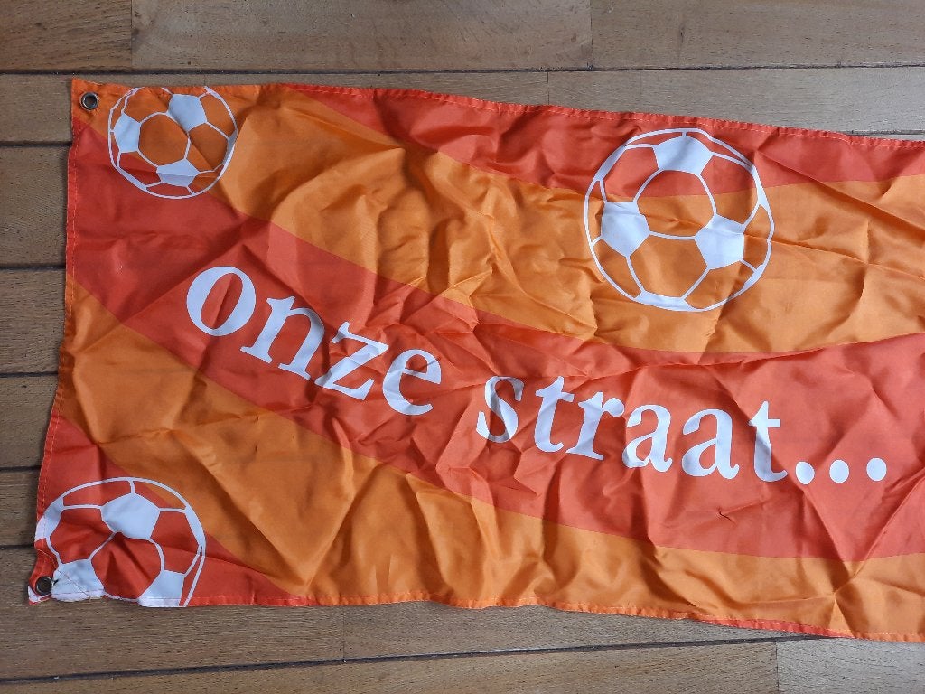 ORANJE VOETBAL vlag oranje, Ophalen of Verzenden, Zo goed als nieuw, Oranje of Koningsdag