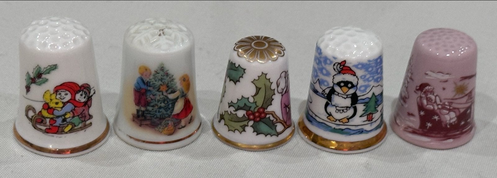 Set van 5 Kerst Porseleinen Vingerhoeden - Vintage Collectie, Ophalen of Verzenden