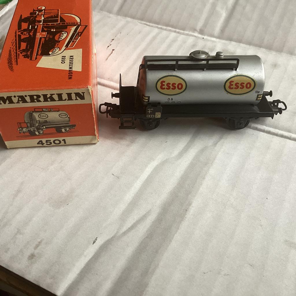 Marklin 4501 DB ESSO ketelwagen met de nummers in reliëf, Hobby en Vrije tijd, Modeltreinen | H0, Ophalen of Verzenden, Wisselstroom