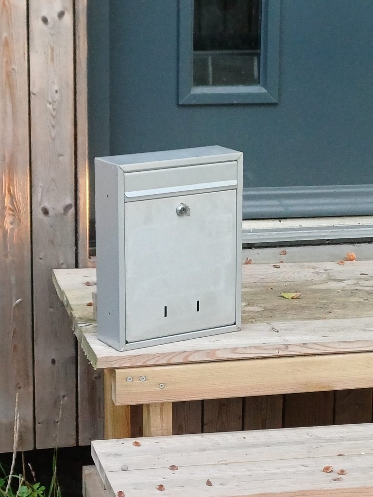 brievenbus grijs met slotje, Tuin en Terras, Ophalen, Gebruikt, Staal, Wandbrievenbus