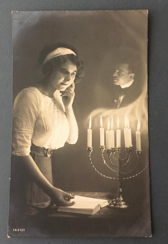 Prentbriefkaart: Dame Chanoeka Kandelaar Boek, Ophalen of Verzenden, 1920 tot 1940, Gelopen, Overige thema's