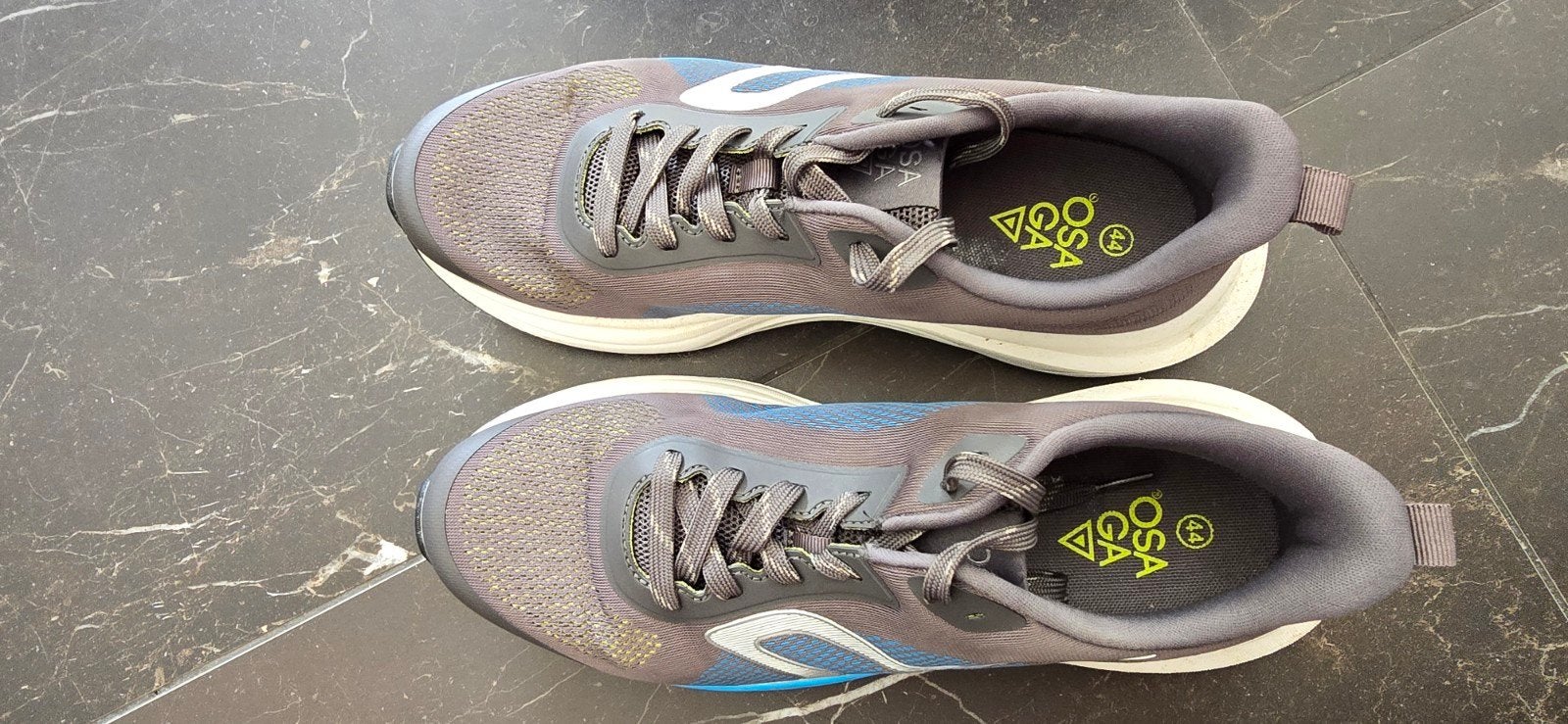 Maat 44 sportschoenen, Ophalen, Osaga, Zo goed als nieuw, Sportschoenen