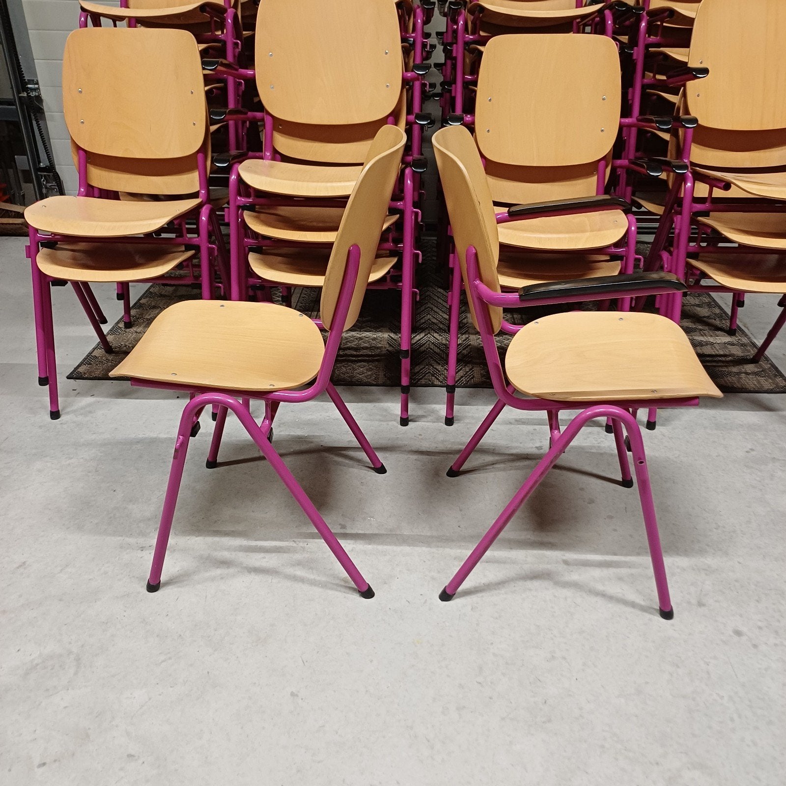 60 x vintage schoolstoelen stapelstoelen partij stoelen, Ophalen, Gebruikt, Bruin, Vijf, Zes of meer stoelen