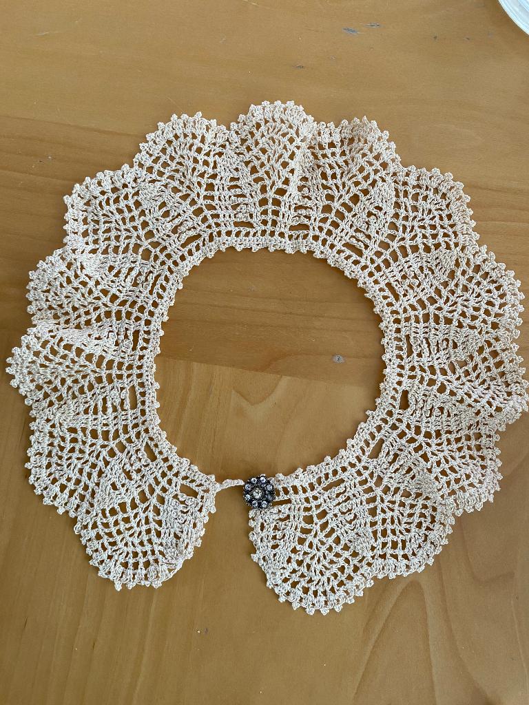 Brocante Vintage gehaakt kraagje leuk voor paspop, Antiek en Kunst, Curiosa en Brocante, Ophalen of Verzenden