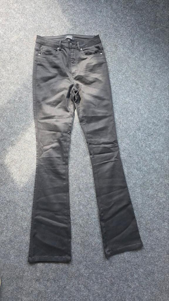 Nieuwe Only flared jeans maat M/34, Only, Zwart, Nieuw, Ophalen of Verzenden