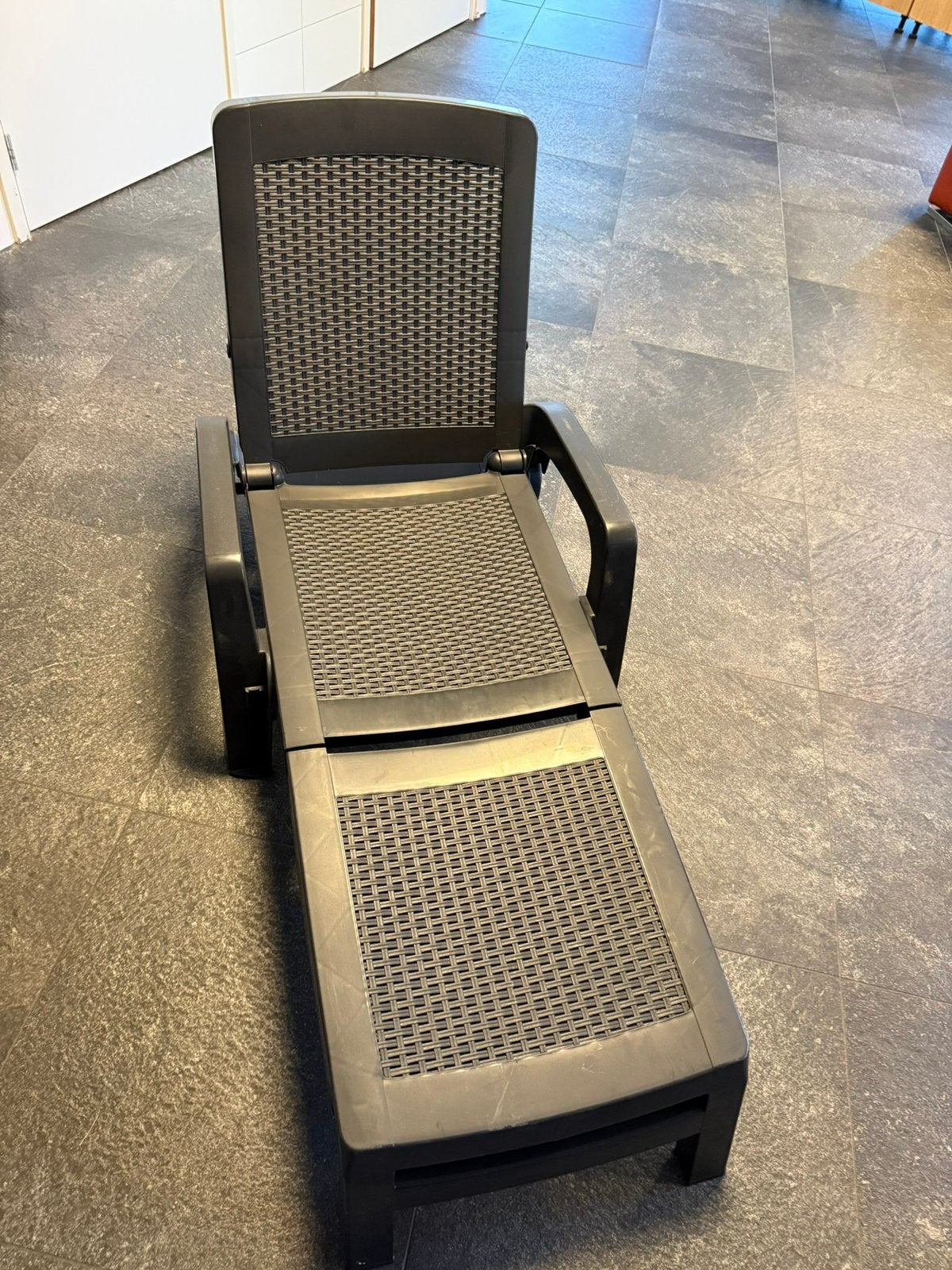 Prima ligstoel te koop, Ophalen, Zo goed als nieuw