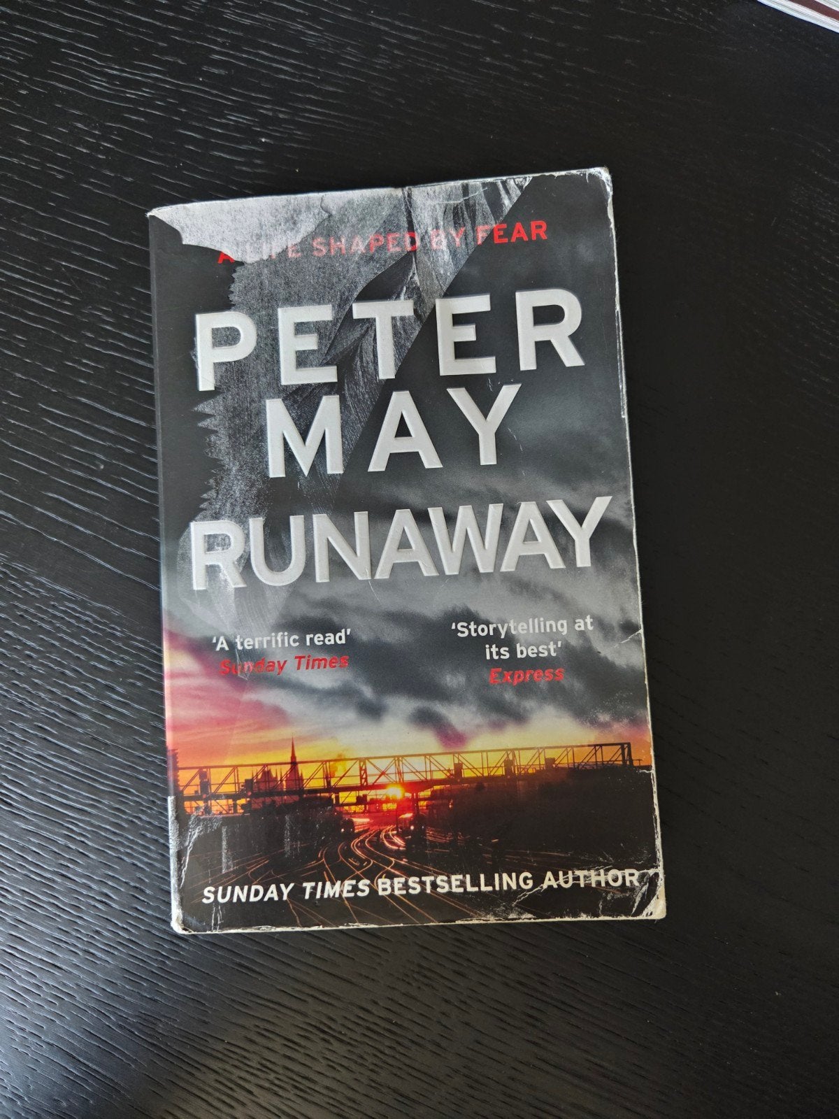 Runaway, Ophalen of Verzenden, Zo goed als nieuw