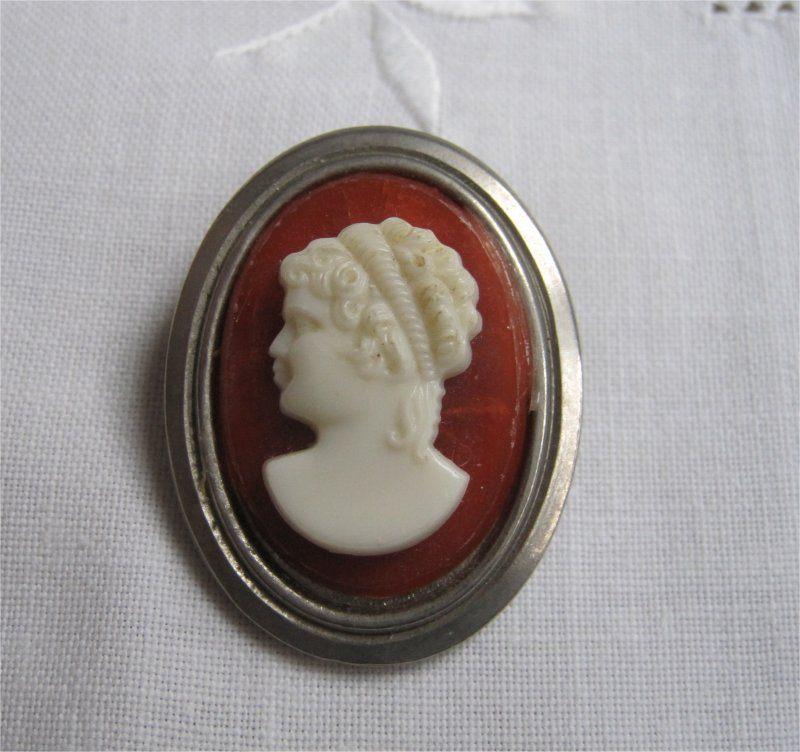 Brocante broche met camee, Overige materialen, Overige kleuren, Minder dan 4 cm, Ophalen of Verzenden