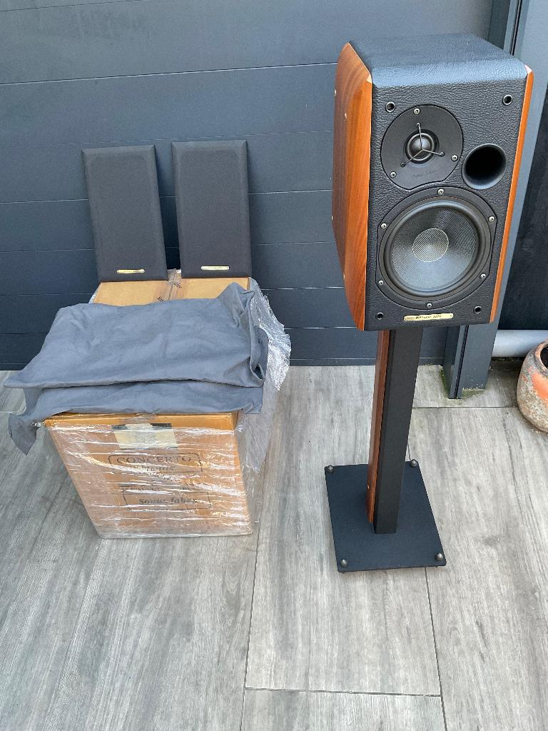 Sonus Faber Concerto met originele  stands, Audio, Tv en Foto, Luidsprekers, Zo goed als nieuw, 60 tot 120 watt, Front, Rear of Stereo speakers