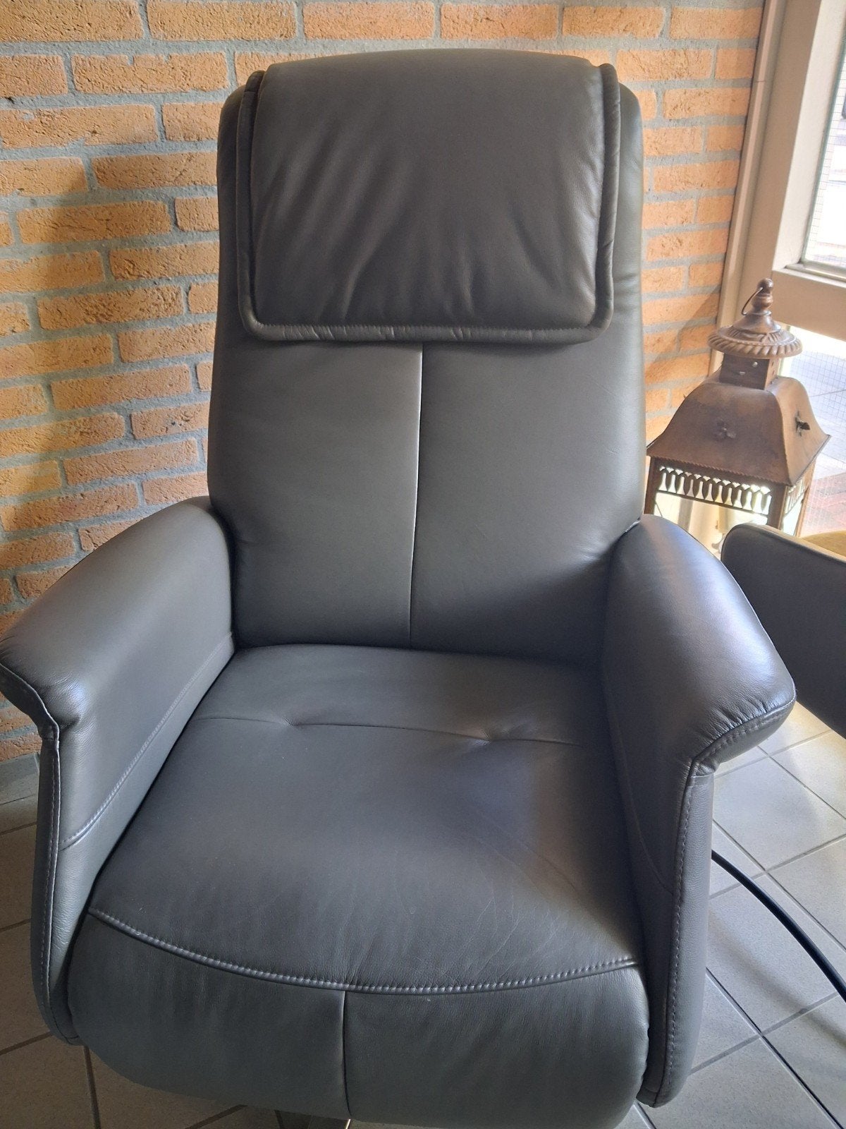 Relaxfauteuil met elektrische verstelling, Ophalen, Modern comfort, Leer, Zo goed als nieuw