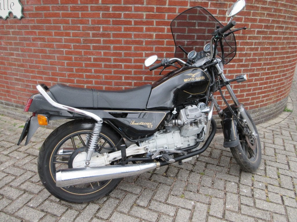 MOTO GUZZI V65  Sessantacinque + Silent Hektik, Cardan-aandrijving, 2 cilinders, Occasion, Motorrijbewijs A