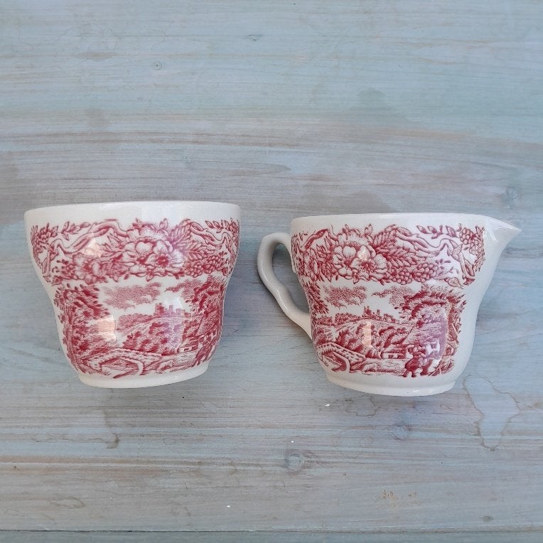 Suikerbakje + roomkannetje English Ironstone Tableware rood, Gebruikt, Keramiek, Overige typen, Ophalen of Verzenden