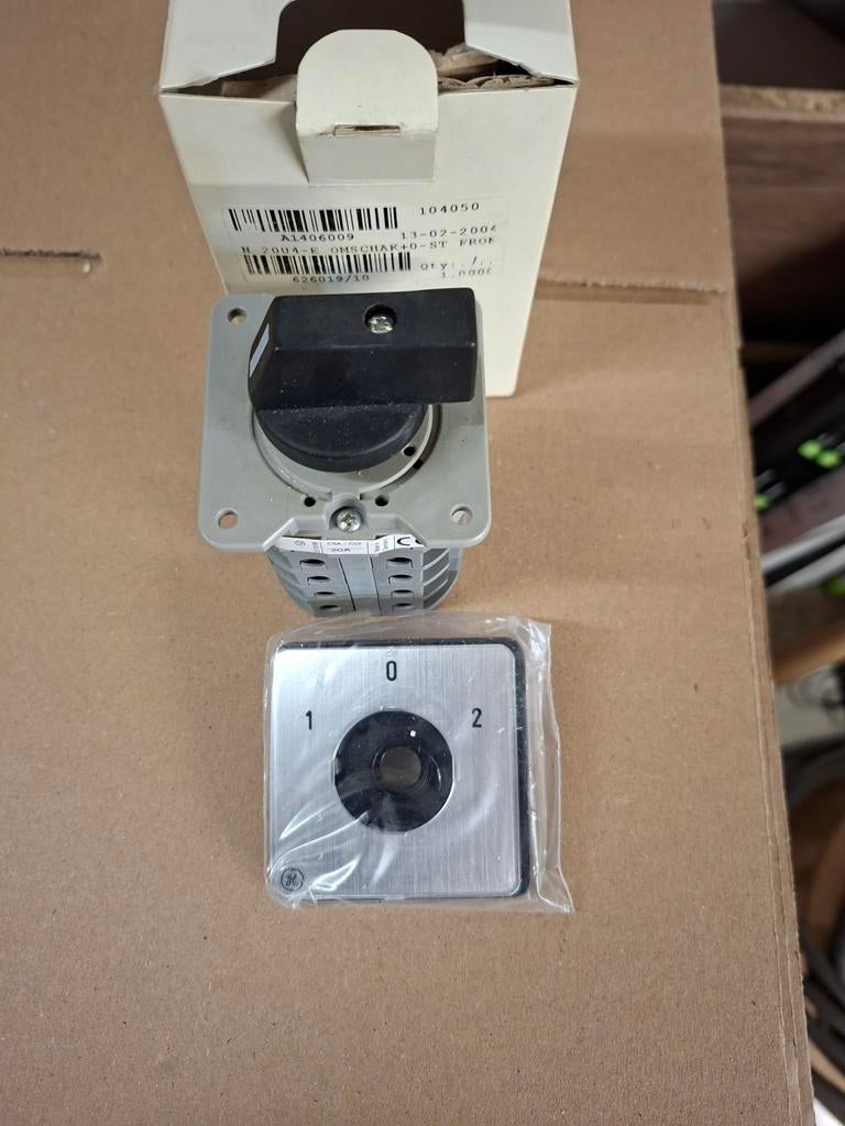 ​General Electric  Nokkenschakelaar / Omschakelaar - 1-0-2 -, General Electric, Nieuw, Ophalen of Verzenden, X