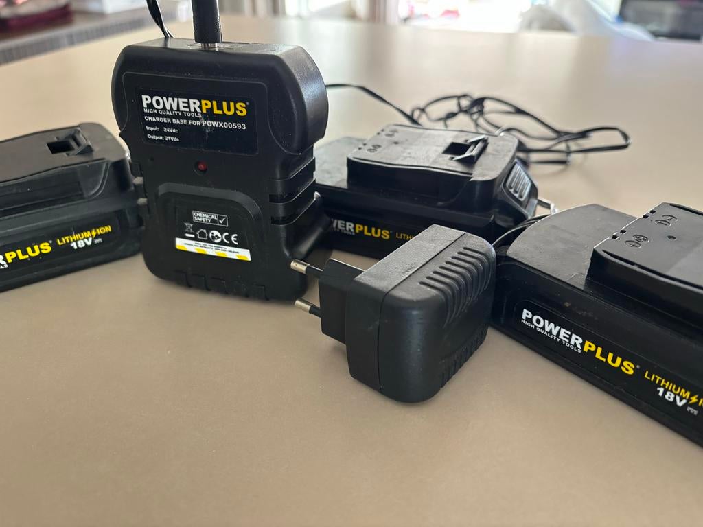 Powerplus accu's en oplader POWX00593, Ophalen, Gebruikt